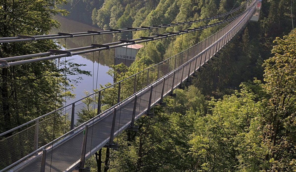 longest-pedestrian-suspension-bridge-2367282_1920