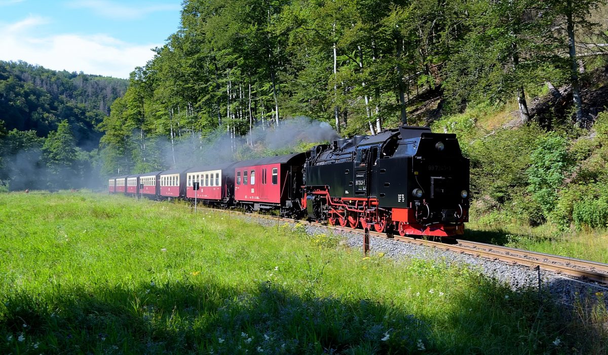 steam-locomotive-5460280_1920